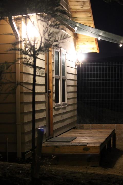 casa del arroyo de noche