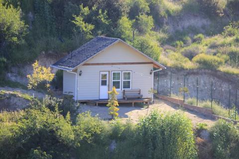 casa del arroyo vista desde el monte de frente