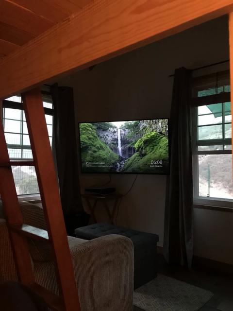 vista a la tv desde la litera de abajo