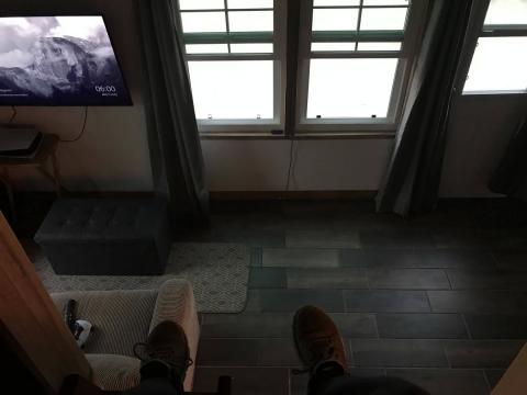 vista al pasillo desde la litera de arriba