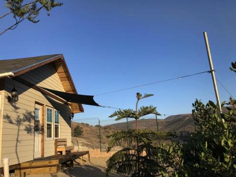 vista del frente de la casa del arroyo