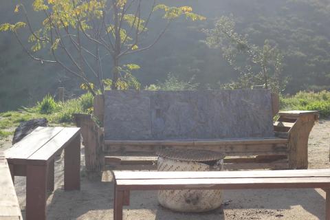 bancas del patio trasero