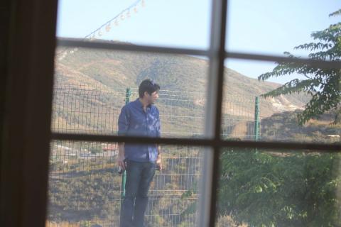 vista al patio trasero desde la sala